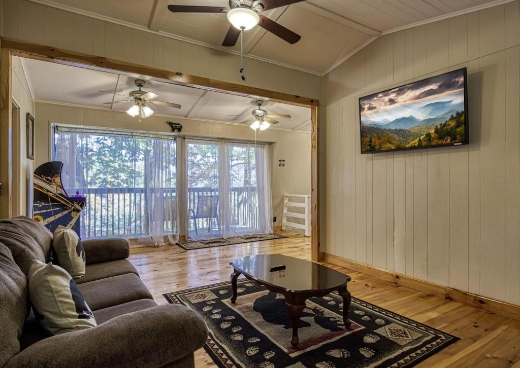 Four Bears Den, Hot Tub, 1089 Of Free Attraction Tickets For Each Paid Day, Dollywood And More Gatlinburg Exterior foto